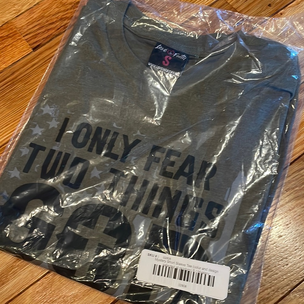 Men’s tee “I only fear two things God and my wife and you are neither” new sz S